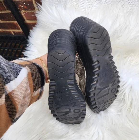 Fly London Yakin Pewter Sandals   7.5/8‎